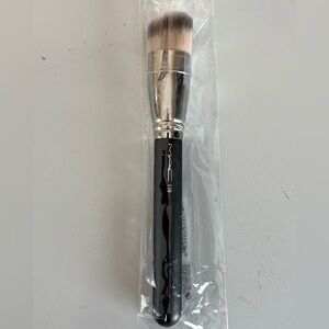 MAC 170 ROUNDED ANGLED FOUNDATION BRUSH SOFT SYNTHETIC NEW